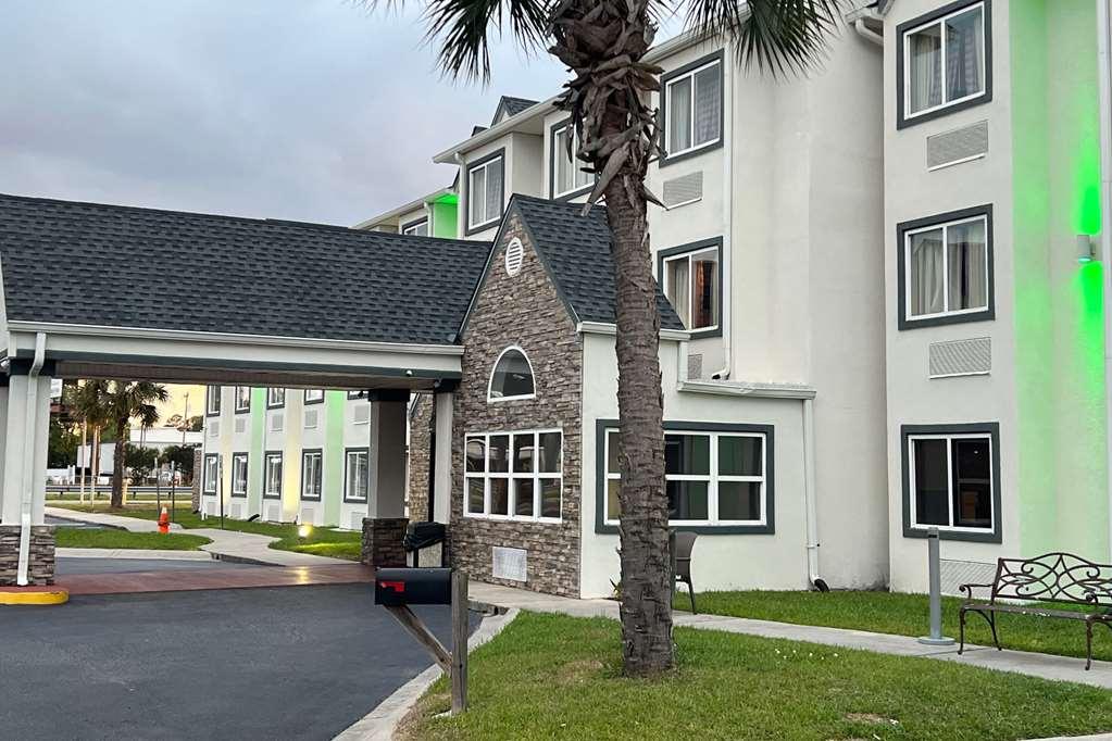 Quality Inn & Suites Myrtle Beach Near Outlets Exterior photo