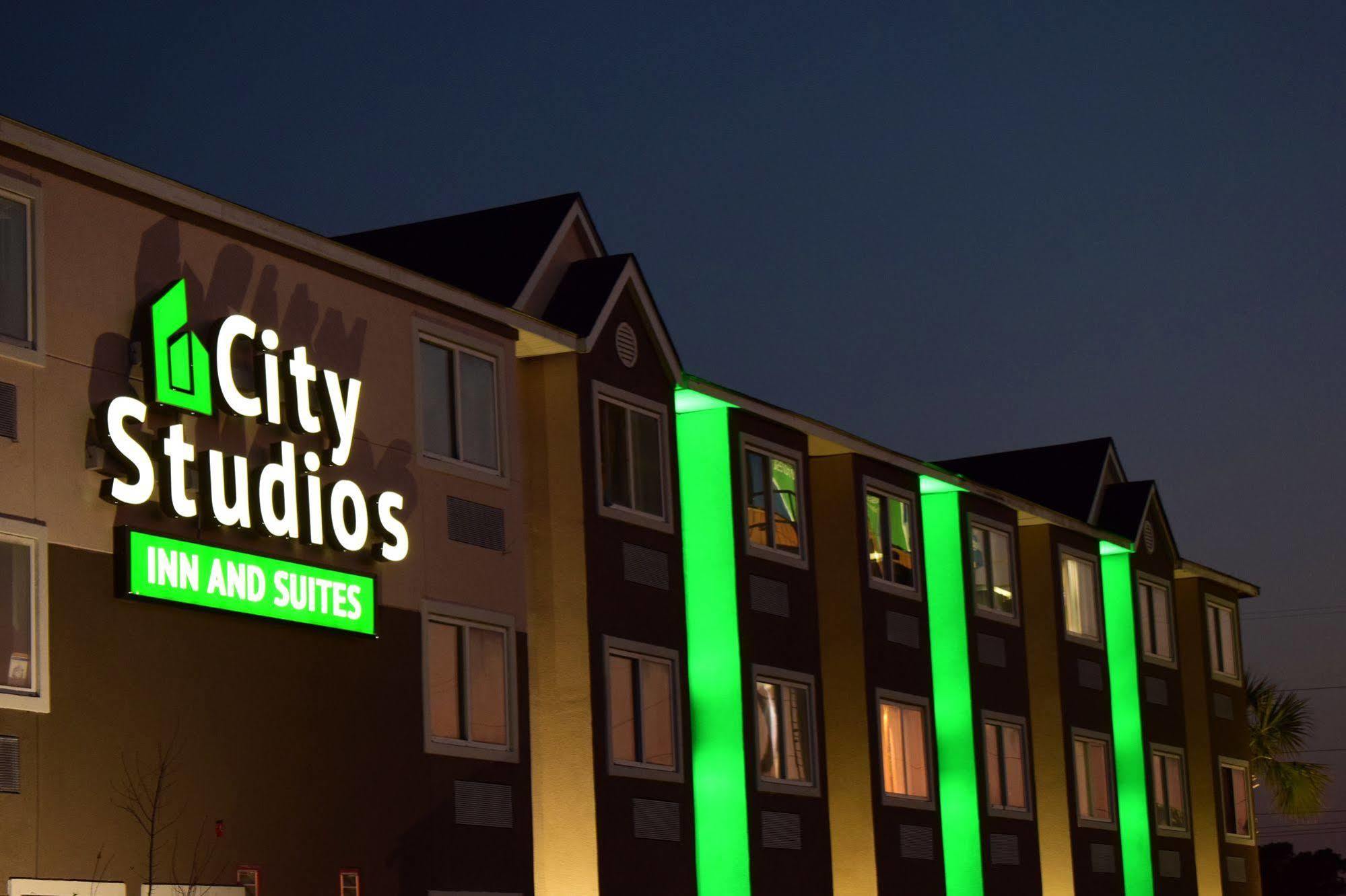 Quality Inn & Suites Myrtle Beach Near Outlets Exterior photo